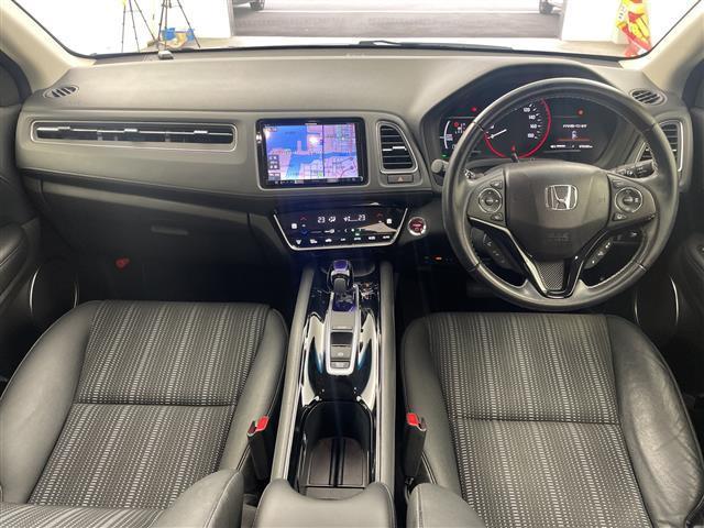 ヴェゼル ハイブリッドＺ・ホンダセンシング　禁煙車／社外ナビ／バックカメラ／レーダークルーズコントロール／シートヒーター／ハーフレザーシート／レーンキープアシスト／先行車発進おしらせ機能／パドルシフト／ビルトインＥＴＣ（3枚目）