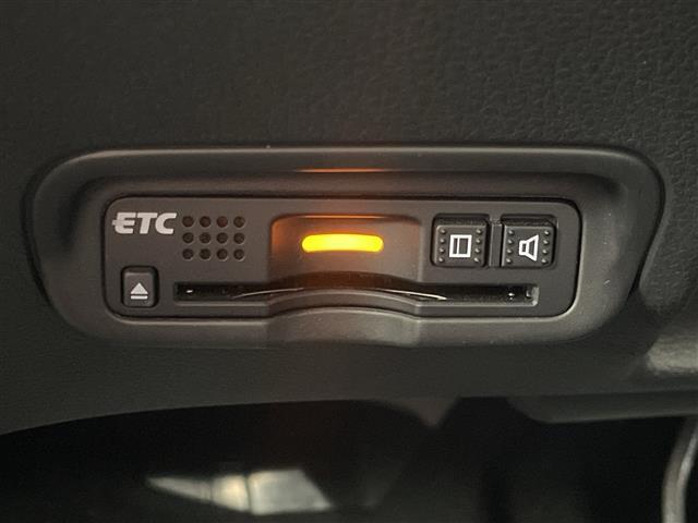 ヴェゼル ハイブリッドＺ・ホンダセンシング　禁煙車／社外ナビ／バックカメラ／レーダークルーズコントロール／シートヒーター／ハーフレザーシート／レーンキープアシスト／先行車発進おしらせ機能／パドルシフト／ビルトインＥＴＣ（6枚目）