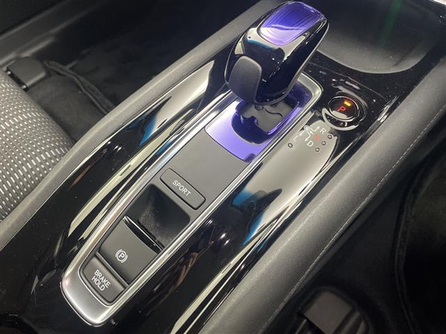 ヴェゼル ハイブリッドＺ・ホンダセンシング　禁煙車／社外ナビ／バックカメラ／レーダークルーズコントロール／シートヒーター／ハーフレザーシート／レーンキープアシスト／先行車発進おしらせ機能／パドルシフト／ビルトインＥＴＣ（24枚目）