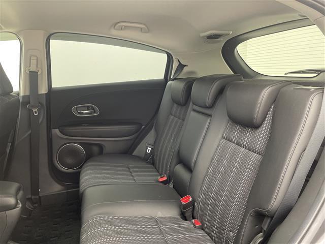 ヴェゼル ハイブリッドＺ・ホンダセンシング　禁煙車／社外ナビ／バックカメラ／レーダークルーズコントロール／シートヒーター／ハーフレザーシート／レーンキープアシスト／先行車発進おしらせ機能／パドルシフト／ビルトインＥＴＣ（30枚目）