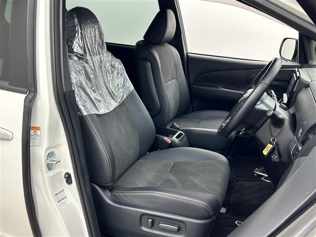 【運転席】座り心地が良いシートなので長時間の運転でも快適にお過ごしいただけます。新品のフロアマットのご注文も可能です。掲載箇所以外にご希望の写真がございましたらお気軽にお問い合わせ下さい。