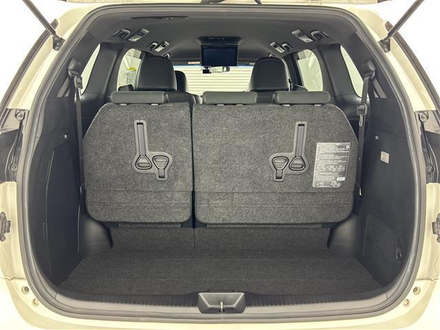 【トランク】積み込みやすくて、たっぷり積める荷室です。シートアレンジできるものは、乗車人数と荷物の量や大きさによってシートを動かすことができるので、より快適なドライブが可能です!