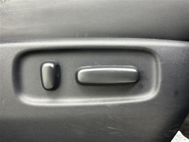 最新ナビ(フルセグ・ワンセグ・DVD再生)もご案内。カロッツェリア・アルパイン・イクリプスのナビを取扱しておりバックカメラ(バックモニター)後席モニター(フリップダウンモニター)の取付も可能です。