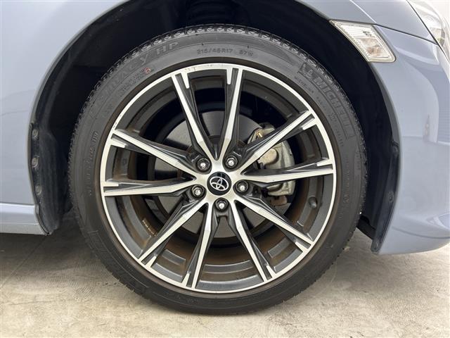 ８６ ＧＴ　禁煙車　純正７型ナビ　ＣＤ／ＤＶＤ／フルセグＴＶ／Ｂｌｕｅｔｏｏｔｈ　バックカメラ　パドルシフト　プッシュスタート　スマートキー　ＥＴＣ　ＡＡＣ　クルーズコントロール　オートライト（17枚目）