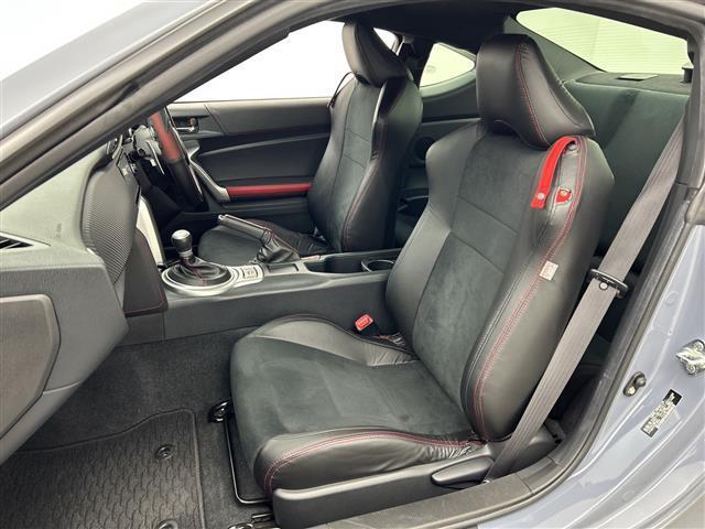 ８６ ＧＴ　禁煙車　純正７型ナビ　ＣＤ／ＤＶＤ／フルセグＴＶ／Ｂｌｕｅｔｏｏｔｈ　バックカメラ　パドルシフト　プッシュスタート　スマートキー　ＥＴＣ　ＡＡＣ　クルーズコントロール　オートライト（33枚目）