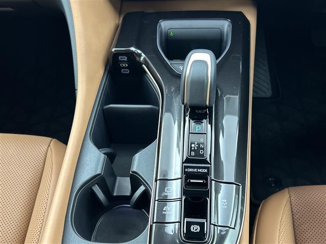 クラウンスポーツ Ｚ　禁煙車　純正ナビ　フルセグＴＶ／Ｂｌｕｅｔｏｏｔｈ／ＡｐｐｌｅＣａｒｐｌａｙ　パノラマルーフ　　ブラウンレザー　デジタルミラー　トヨタチームメイト　パノラミックビューモニター／ＢＳＭ／レーダークルコン（11枚目）