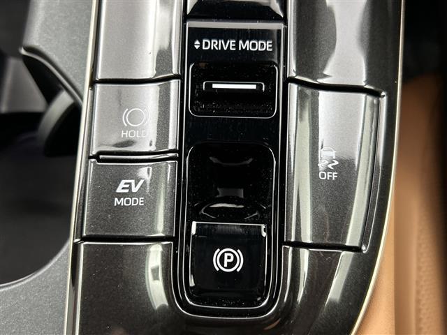 クラウンスポーツ Ｚ　禁煙車　純正ナビ　フルセグＴＶ／Ｂｌｕｅｔｏｏｔｈ／ＡｐｐｌｅＣａｒｐｌａｙ　パノラマルーフ　　ブラウンレザー　デジタルミラー　トヨタチームメイト　パノラミックビューモニター／ＢＳＭ／レーダークルコン（35枚目）