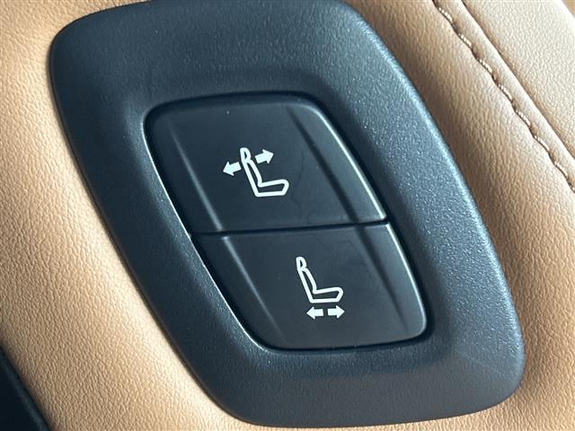 クラウンスポーツ Ｚ　禁煙車　純正ナビ　フルセグＴＶ／Ｂｌｕｅｔｏｏｔｈ／ＡｐｐｌｅＣａｒｐｌａｙ　パノラマルーフ　　ブラウンレザー　デジタルミラー　トヨタチームメイト　パノラミックビューモニター／ＢＳＭ／レーダークルコン（42枚目）