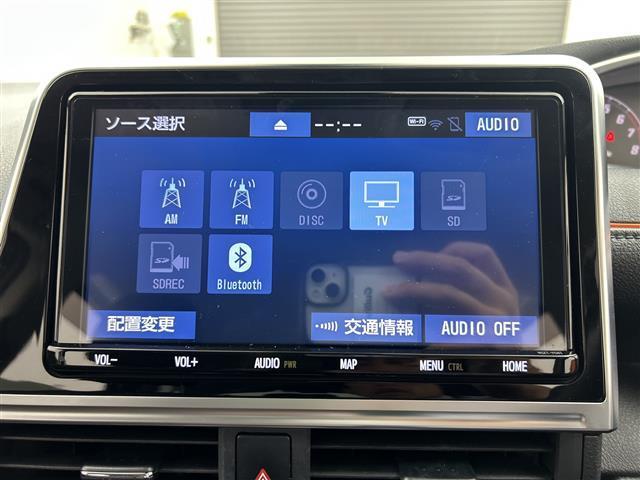 シエンタ Ｇ　クエロ　純正ナビ（フルセグ／ＢＴ／ＣＤ／ＤＶＤ／ＡＭ／ＦＭ）　全周囲カメラ　シートヒータードラレコ前後　両側パワスラ　ＴＶキャンセラー　ステアリングヒーター　ＥＴＣ　プリクラッシュセーフティー（4枚目）