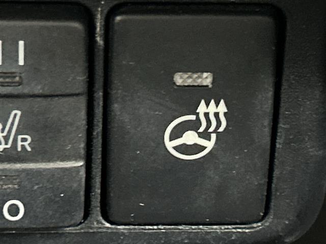 シエンタ Ｇ　クエロ　純正ナビ（フルセグ／ＢＴ／ＣＤ／ＤＶＤ／ＡＭ／ＦＭ）　全周囲カメラ　シートヒータードラレコ前後　両側パワスラ　ＴＶキャンセラー　ステアリングヒーター　ＥＴＣ　プリクラッシュセーフティー（8枚目）