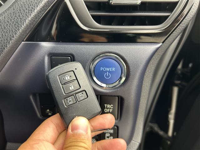 ヴォクシー ハイブリッドＺＳ　煌ＩＩ　純正９型ナビ（フルセグ／ＣＤ／ＤＶＤ／ＢＴ／ＡＭ／ＦＭ／ＳＤ）　バックカメラ　フリップダウンモニター　両側パワスラ　ＬＥＤヘッドライト　前後コーナーセンサー　オートマチックハイビーム（10枚目）