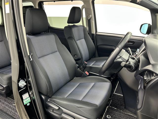 ヴォクシー ハイブリッドＺＳ　煌ＩＩ　純正９型ナビ（フルセグ／ＣＤ／ＤＶＤ／ＢＴ／ＡＭ／ＦＭ／ＳＤ）　バックカメラ　フリップダウンモニター　両側パワスラ　ＬＥＤヘッドライト　前後コーナーセンサー　オートマチックハイビーム（15枚目）