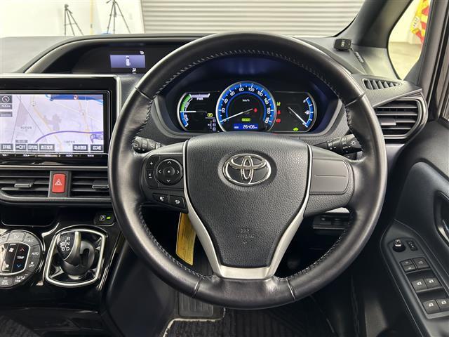 ヴォクシー ハイブリッドＺＳ　煌ＩＩ　純正９型ナビ（フルセグ／ＣＤ／ＤＶＤ／ＢＴ／ＡＭ／ＦＭ／ＳＤ）　バックカメラ　フリップダウンモニター　両側パワスラ　ＬＥＤヘッドライト　前後コーナーセンサー　オートマチックハイビーム（23枚目）