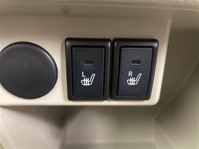 アルトラパン Ｓ　セレクション　禁煙車　社外７インチナビ　フルセグＴＶ／Ｂｌｕｅｔｏｏｔｈ　衝突軽減ブレーキ　前席シートヒーター　スマートキー　純正ＨＩＤヘッドライト　アイドリングストップ　フロアマット　ＡＡＣ（6枚目）