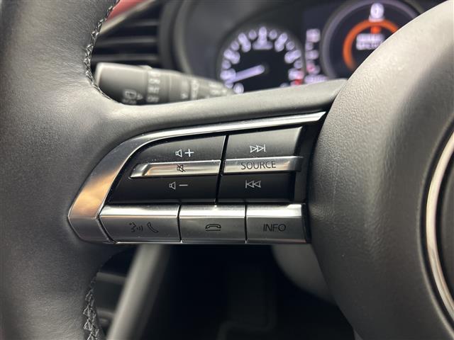 ＭＡＺＤＡ３ファストバック ２０Ｓバーガンディ　セレクション　禁煙車　マツダコネクトナビ　全方位カメラ　前席シートヒーター　レーダークルーズコントロール　ブラインドスポットモニター　メモリ機能付パワーシート　パドルシフト　前後ドライブレコーダー　赤革シート（20枚目）