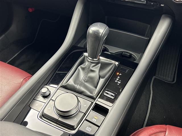 ＭＡＺＤＡ３ファストバック ２０Ｓバーガンディ　セレクション　禁煙車　マツダコネクトナビ　全方位カメラ　前席シートヒーター　レーダークルーズコントロール　ブラインドスポットモニター　メモリ機能付パワーシート　パドルシフト　前後ドライブレコーダー　赤革シート（35枚目）