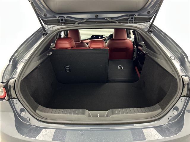 ＭＡＺＤＡ３ファストバック ２０Ｓバーガンディ　セレクション　禁煙車　マツダコネクトナビ　全方位カメラ　前席シートヒーター　レーダークルーズコントロール　ブラインドスポットモニター　メモリ機能付パワーシート　パドルシフト　前後ドライブレコーダー　赤革シート（41枚目）