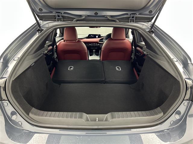 ＭＡＺＤＡ３ファストバック ２０Ｓバーガンディ　セレクション　禁煙車　マツダコネクトナビ　全方位カメラ　前席シートヒーター　レーダークルーズコントロール　ブラインドスポットモニター　メモリ機能付パワーシート　パドルシフト　前後ドライブレコーダー　赤革シート（42枚目）