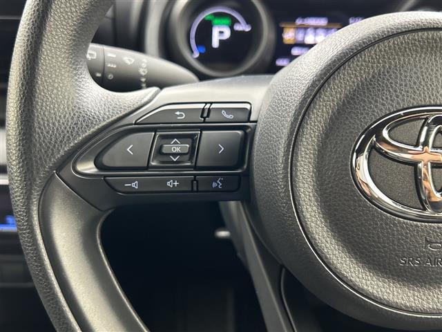 ヤリス ハイブリッドG 禁煙車 ワンオーナー ディスプレイオーディオ・純正ナビ 全方位カメラ トヨタセーフティセンス プッシュスタート スマートキー スペアキー×2 純正フロアマット 純正ドアバイザー 保証書 取扱説明書(20枚目)