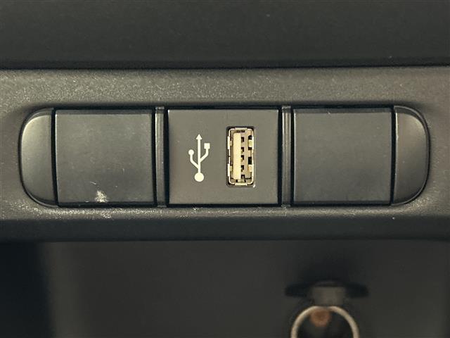 ヤリス ハイブリッドG 禁煙車 ワンオーナー ディスプレイオーディオ・純正ナビ 全方位カメラ トヨタセーフティセンス プッシュスタート スマートキー スペアキー×2 純正フロアマット 純正ドアバイザー 保証書 取扱説明書(22枚目)