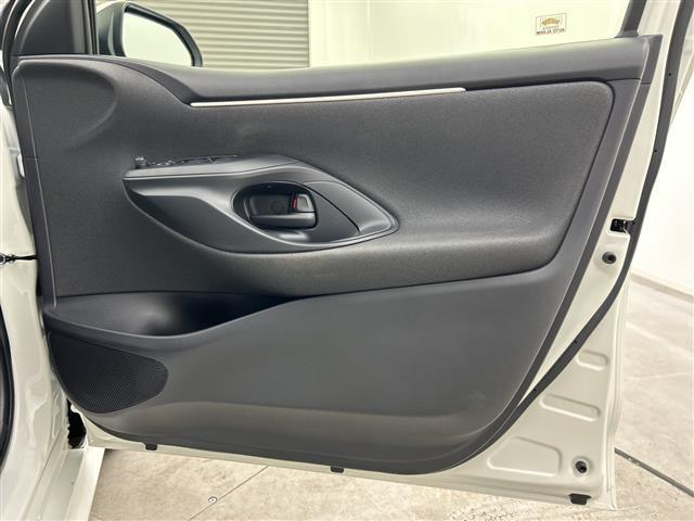 ヤリス ハイブリッドG 禁煙車 ワンオーナー ディスプレイオーディオ・純正ナビ 全方位カメラ トヨタセーフティセンス プッシュスタート スマートキー スペアキー×2 純正フロアマット 純正ドアバイザー 保証書 取扱説明書(36枚目)