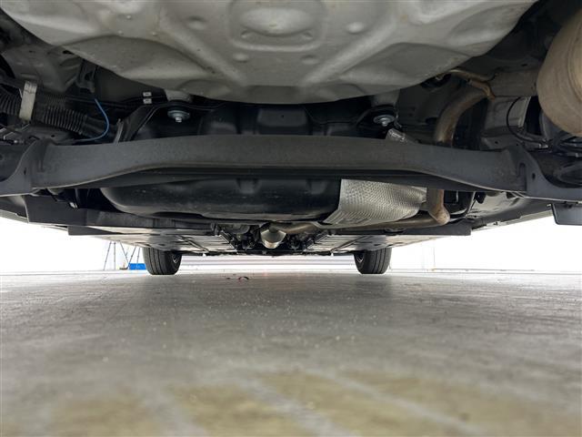 ヤリス ハイブリッドG 禁煙車 ワンオーナー ディスプレイオーディオ・純正ナビ 全方位カメラ トヨタセーフティセンス プッシュスタート スマートキー スペアキー×2 純正フロアマット 純正ドアバイザー 保証書 取扱説明書(43枚目)