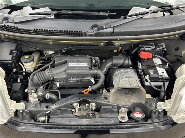 【エンジンルーム】エンジンの調子は良好です！ご納車前にはしっかりとオイル交換・その他油種類の点検補充をさせて頂きます。また、ガリバーでは修復歴のある車は販売いたしません。