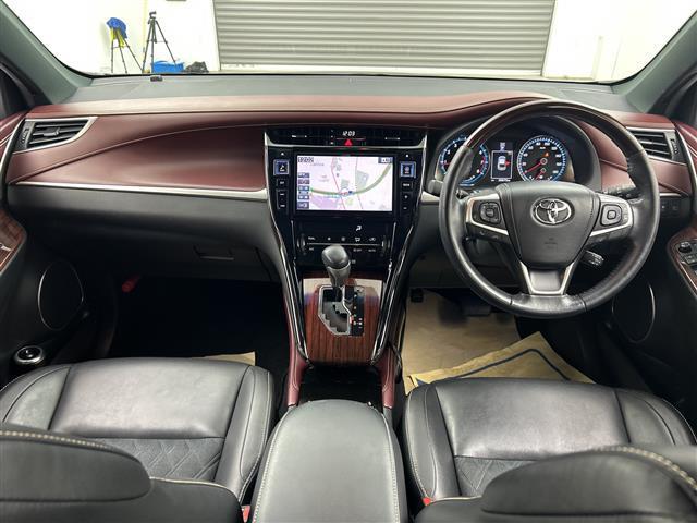 ハリアー プレミアム　禁煙車／アルパインナビ／バックカメラ／パワーバックドア／トヨタセーフティセンス／プリクラッシュセーフティ／オートマチックハイビーム／レーンディパーチャーアラート／運転席パワーシート（3枚目）