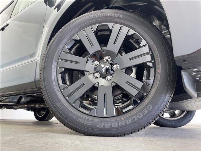 デリカD:5 シャモニー 登録済未使用車 前席シートヒーター ステアリングヒーター パドルシフト 両側パワースライドドア レーダークルーズコントロール ブラインドスポットモニター Autoハイビーム 電動パーキング スペアキー(13枚目)