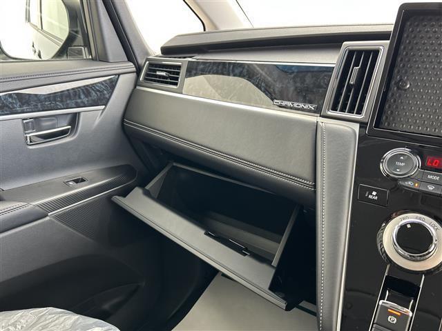 デリカD:5 シャモニー 登録済未使用車 前席シートヒーター ステアリングヒーター パドルシフト 両側パワースライドドア レーダークルーズコントロール ブラインドスポットモニター Autoハイビーム 電動パーキング スペアキー(22枚目)