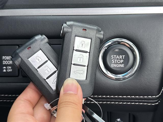 デリカD:5 シャモニー 登録済未使用車 前席シートヒーター ステアリングヒーター パドルシフト 両側パワースライドドア レーダークルーズコントロール ブラインドスポットモニター Autoハイビーム 電動パーキング スペアキー(26枚目)