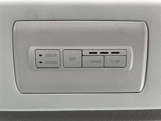 デリカD:5 シャモニー 登録済未使用車 前席シートヒーター ステアリングヒーター パドルシフト 両側パワースライドドア レーダークルーズコントロール ブラインドスポットモニター Autoハイビーム 電動パーキング スペアキー(31枚目)