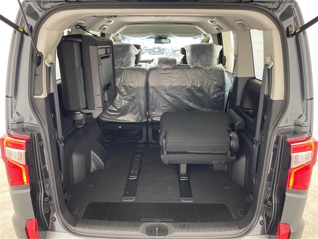 デリカD:5 シャモニー 登録済未使用車 前席シートヒーター ステアリングヒーター パドルシフト 両側パワースライドドア レーダークルーズコントロール ブラインドスポットモニター Autoハイビーム 電動パーキング スペアキー(34枚目)