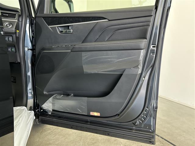 デリカD:5 シャモニー 登録済未使用車 前席シートヒーター ステアリングヒーター パドルシフト 両側パワースライドドア レーダークルーズコントロール ブラインドスポットモニター Autoハイビーム 電動パーキング スペアキー(37枚目)