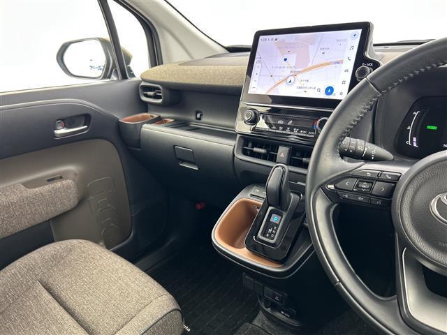 シエンタ ハイブリッドＺ　禁煙車／純正ナビ／両側パワースライドドア／パノラミックビューモニター／ブラインドスポットモニター／トヨタセーフティセンス／プリクラッシュセーフティ／オートマチックハイビーム／レーダー（18枚目）