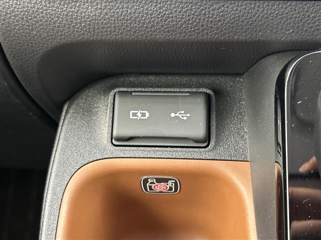 シエンタ ハイブリッドＺ　禁煙車／純正ナビ／両側パワースライドドア／パノラミックビューモニター／ブラインドスポットモニター／トヨタセーフティセンス／プリクラッシュセーフティ／オートマチックハイビーム／レーダー（20枚目）