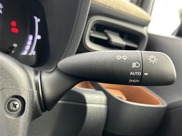 シエンタ ハイブリッドＺ　禁煙車／純正ナビ／両側パワースライドドア／パノラミックビューモニター／ブラインドスポットモニター／トヨタセーフティセンス／プリクラッシュセーフティ／オートマチックハイビーム／レーダー（27枚目）