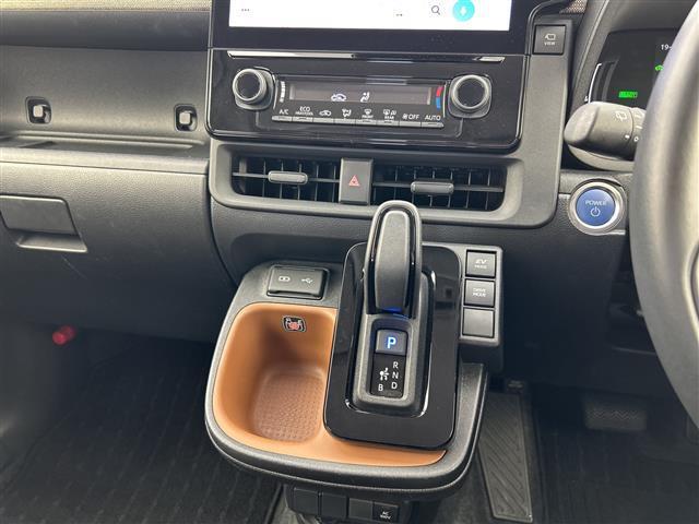 シエンタ ハイブリッドＺ　禁煙車／純正ナビ／両側パワースライドドア／パノラミックビューモニター／ブラインドスポットモニター／トヨタセーフティセンス／プリクラッシュセーフティ／オートマチックハイビーム／レーダー（30枚目）