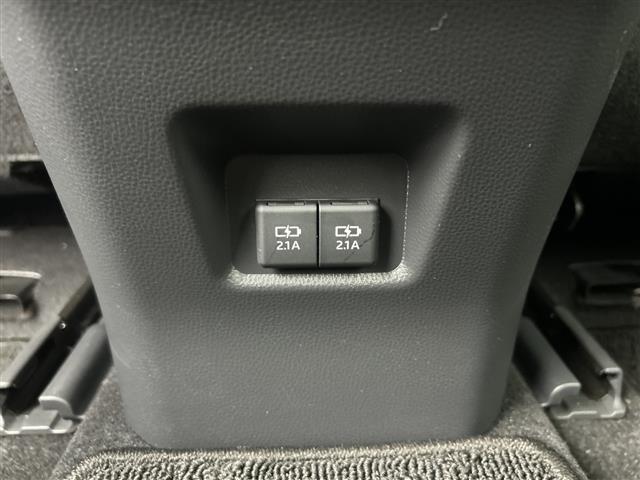 ＲＡＶ４ アドベンチャー　禁煙車　純正９インチナビ　フルセグＴＶ／Ｂｌｕｅｔｏｏｔｈ　バックカメラ　純正アルミホイール　シートヒーター　ベンチレーション　ハンドルヒーター　ステアリングスイッチ　オートエアコン（6枚目）
