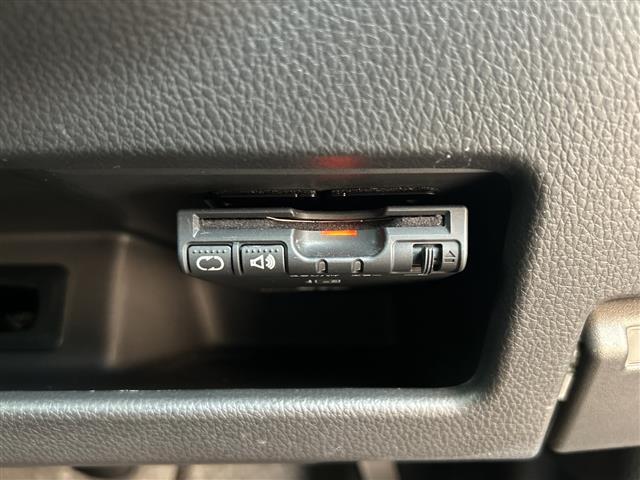 デイズルークス ハイウェイスター ターボ 禁煙車 純正SDナビ(フルセグTV/CD/DVD/AUX/USB) 全方位カメラ 両側パワースライドドア 横滑り防止装置 プッシュスタート スマートキー スペアキー×1 純正15インチアルミホイール(9枚目)