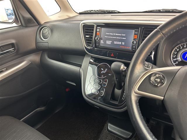 デイズルークス ハイウェイスター ターボ 禁煙車 純正SDナビ(フルセグTV/CD/DVD/AUX/USB) 全方位カメラ 両側パワースライドドア 横滑り防止装置 プッシュスタート スマートキー スペアキー×1 純正15インチアルミホイール(17枚目)