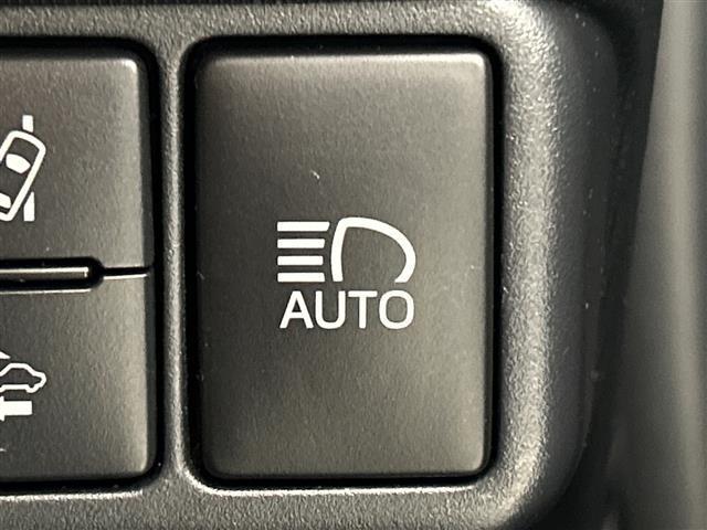 アクア Sスタイルブラック /禁煙車/純正ナビ/パノラミックビューモニター/トヨタセーフティセンス/プリクラッシュセーフティ/オートマチックハイビーム/レーディパーチャーアラート/ETC/ドライブレコーダー(11枚目)