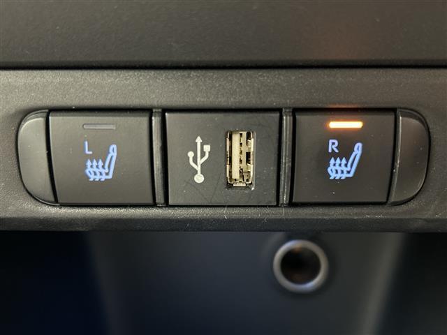 ヤリス Z 禁煙車 純正メモリナビ BT USB Bカメラ 追従クルーズコントロール 前席シートヒーター レーンキープアシスト 衝突被害軽減システム 前後ドライブレコーダー ビルトインETC 前後コーナーセンサー(6枚目)