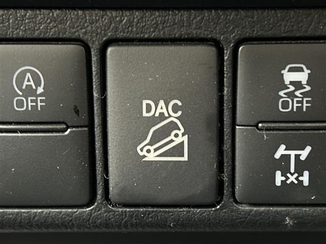 ハイラックス Z /禁煙車/純正7型ナビフルセグTV/Bluetooth/HDMI/バックカメラ/トノカバー/レーダークルーズコントロール/フォグライト/純正アルミホイール/衝突軽減ブレーキシステム/オートライト(12枚目)