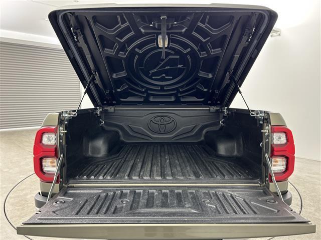 ハイラックス Z /禁煙車/純正7型ナビフルセグTV/Bluetooth/HDMI/バックカメラ/トノカバー/レーダークルーズコントロール/フォグライト/純正アルミホイール/衝突軽減ブレーキシステム/オートライト(16枚目)