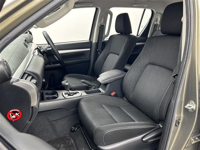 ハイラックス Z /禁煙車/純正7型ナビフルセグTV/Bluetooth/HDMI/バックカメラ/トノカバー/レーダークルーズコントロール/フォグライト/純正アルミホイール/衝突軽減ブレーキシステム/オートライト(36枚目)