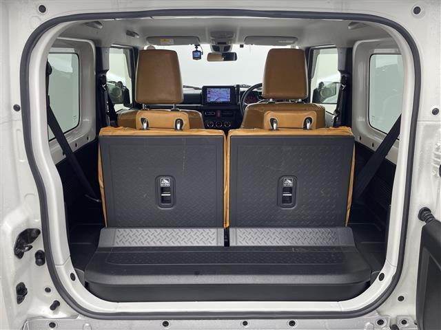 【運転席】座り心地が良いシートなので長時間の運転でも快適にお過ごしいただけます。新品のフロアマットのご注文も可能です。掲載箇所以外にご希望の写真がございましたらお気軽にお問い合わせ下さい。