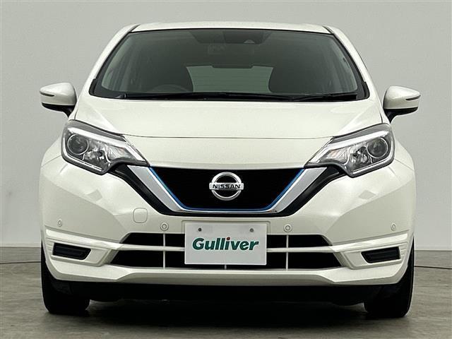 【運転席】座り心地が良いシートなので長時間の運転でも快適にお過ごしいただけます。新品のフロアマットのご注文も可能です。掲載箇所以外にご希望の写真がございましたらお気軽にお問い合わせ下さい。