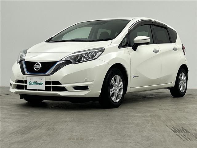 【後部座席】大人が座っても余裕のある広さです！！頭上や足元のスペースも広く取ってあります！