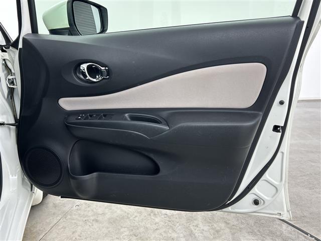 ノート e-パワー X 禁煙車 純正ナビ エマージェンシーブレーキ レーンキープアシスト アラウンドビューモニター インテリジェントスマートルームミラー 前後コーナーセンサー LED ETC DVD再生 Bluetooth(40枚目)